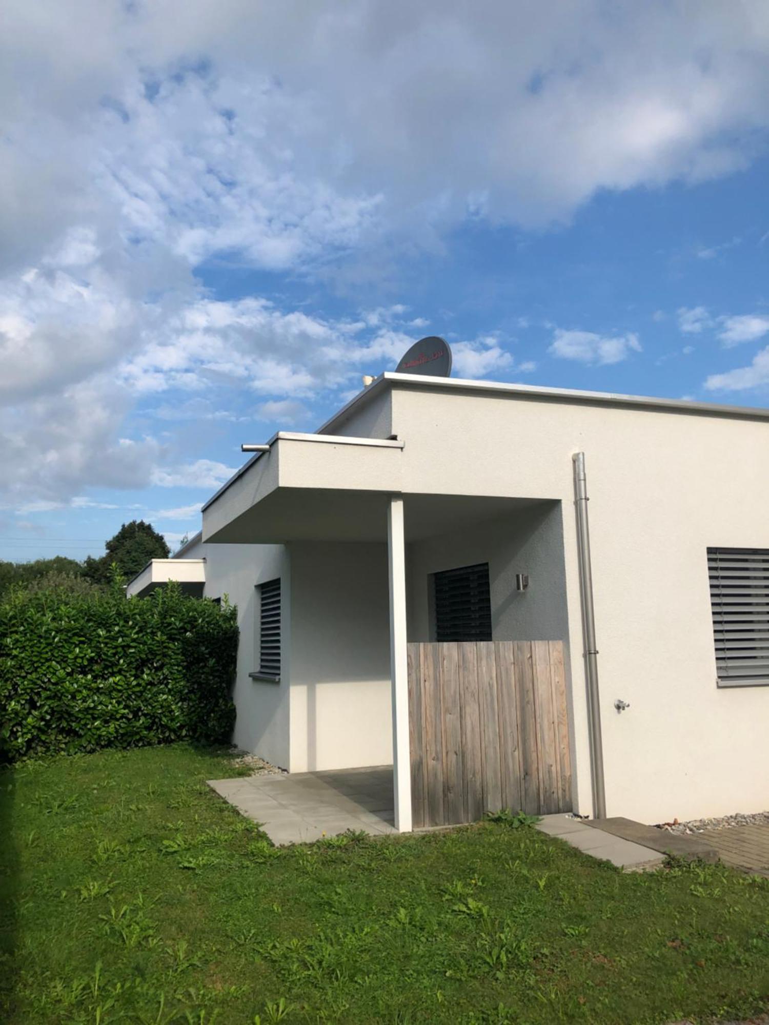 Crown Living Design Apartment - Gratis Parkplatz - Wlan - Kueche - Self Check-In Altach Bagian luar foto