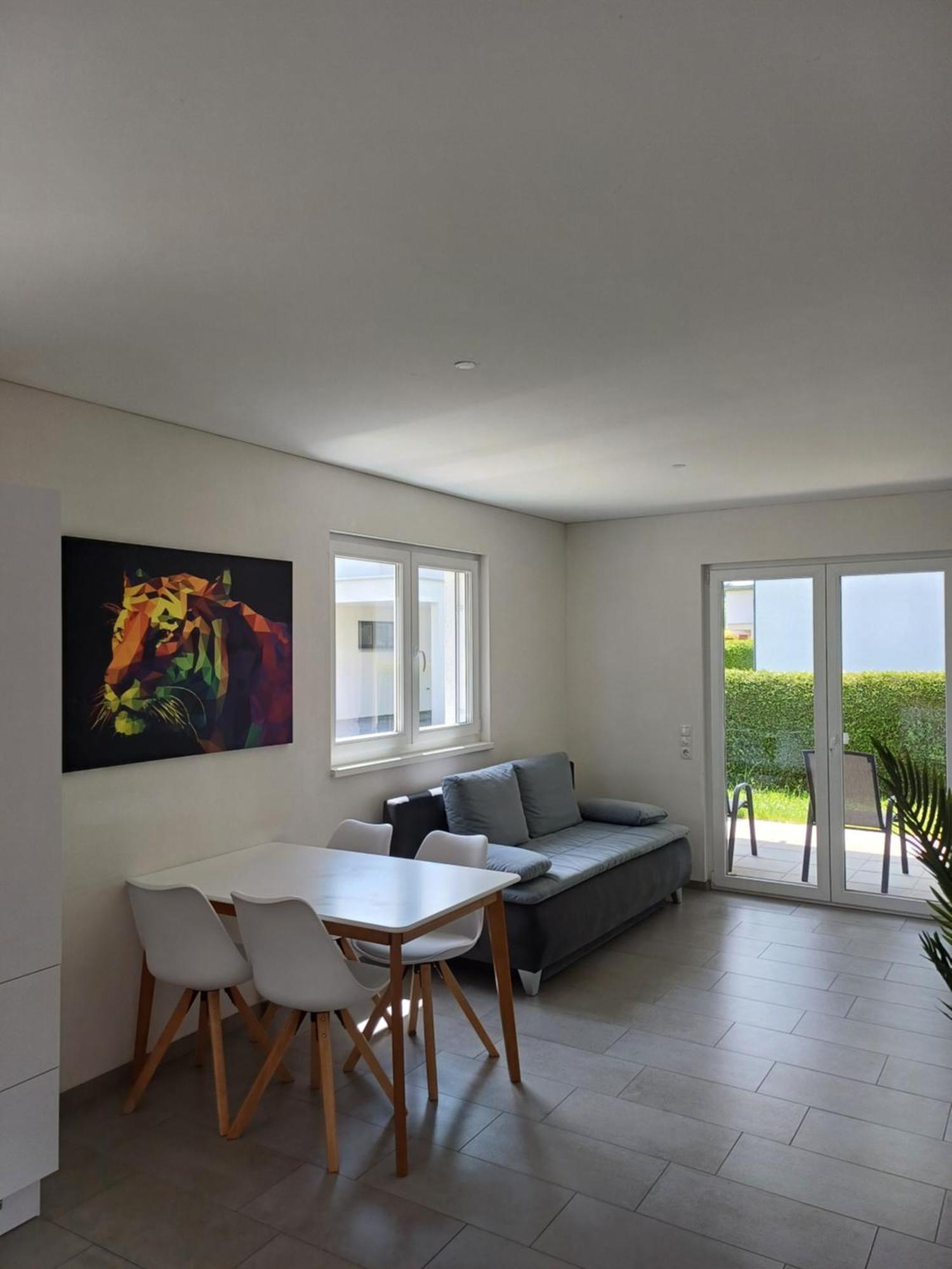 Crown Living Design Apartment - Gratis Parkplatz - Wlan - Kueche - Self Check-In Altach Bagian luar foto